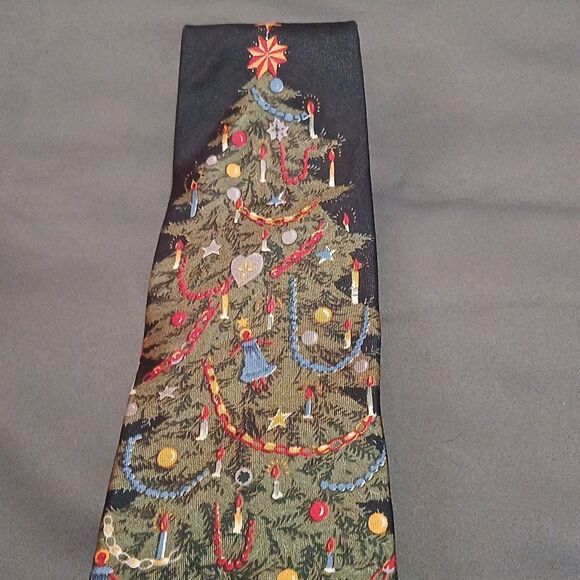 Reed St James Christmas Tree presents gifts holiday silk tie   NWOT - Picture 3 of 6